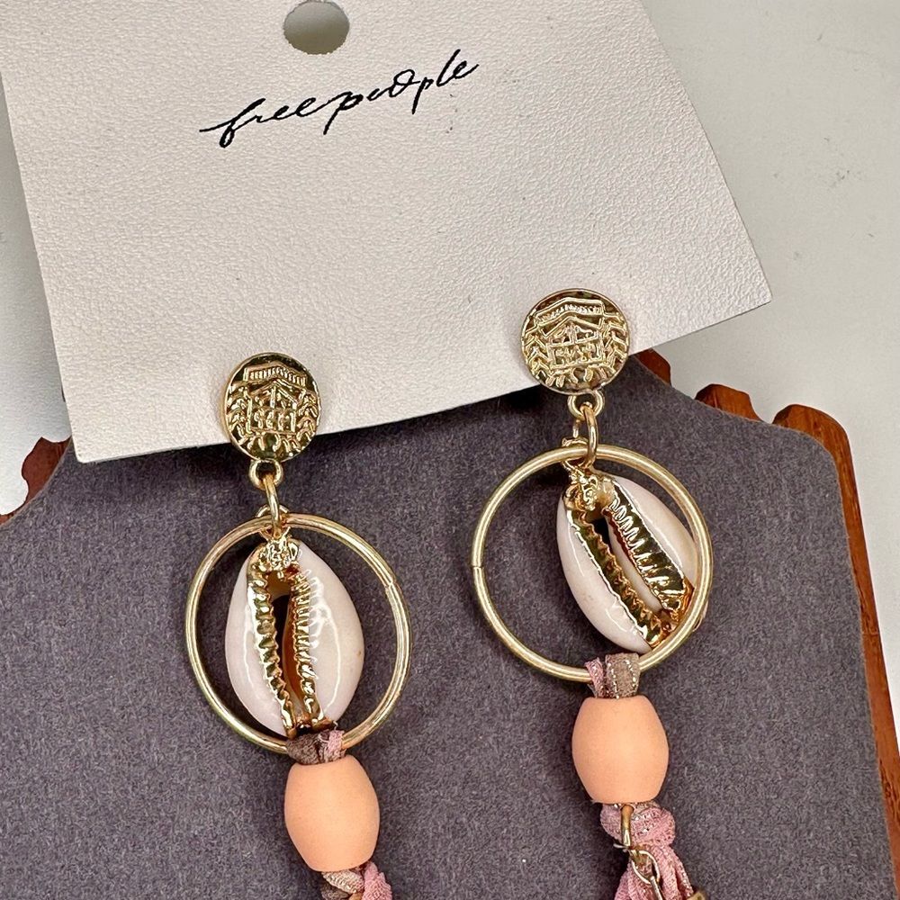 Free People Bridge Dangle Earrings Jewelry Gold-Tone Beaded Cowrie Shell - Picture 4 of 9